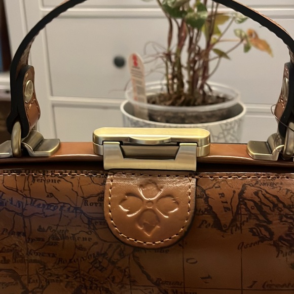 Patricia Nash Gracchi Satchel Signature Map Collection - Picture 3 of 9